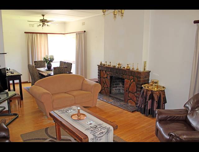 3 BEDROOM HOUSE FOR SALE IN STRAND CENTRAL